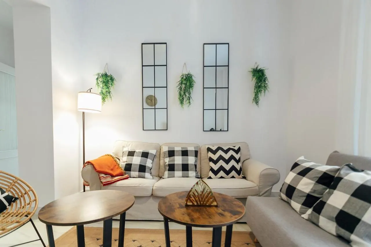 Alohamundi Almansa II Apartment Seville