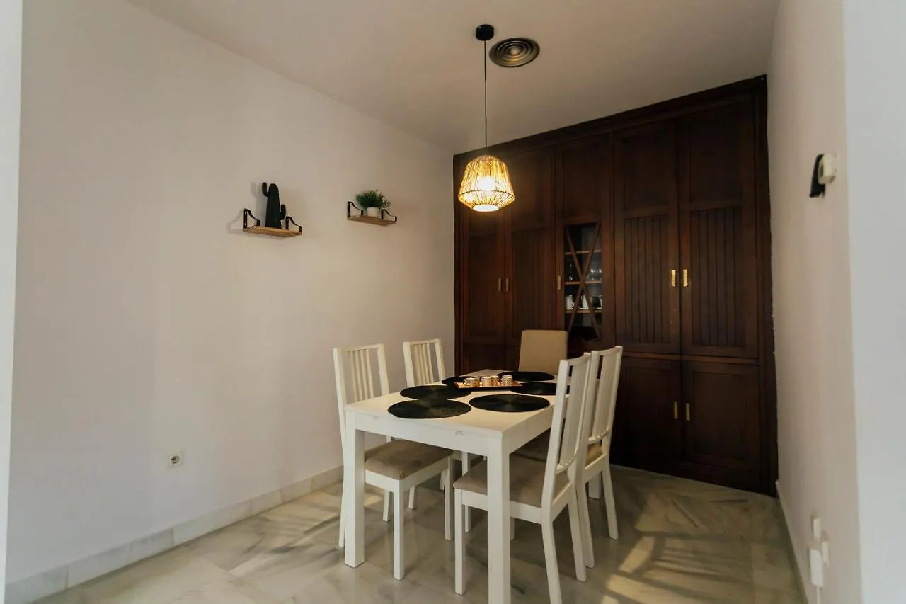 Alohamundi Almansa II Apartment Seville
