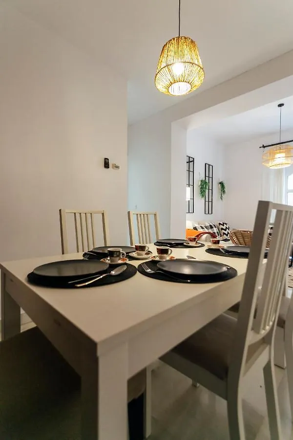 Alohamundi Almansa II Apartment Seville